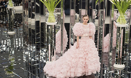 Chanel: Karl Lagerfeld se reinventa en la Semana de la Moda de la Alta Costura