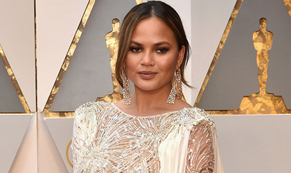 Chissy Teigen se duerme en los Oscars y en internet se burlan de ella