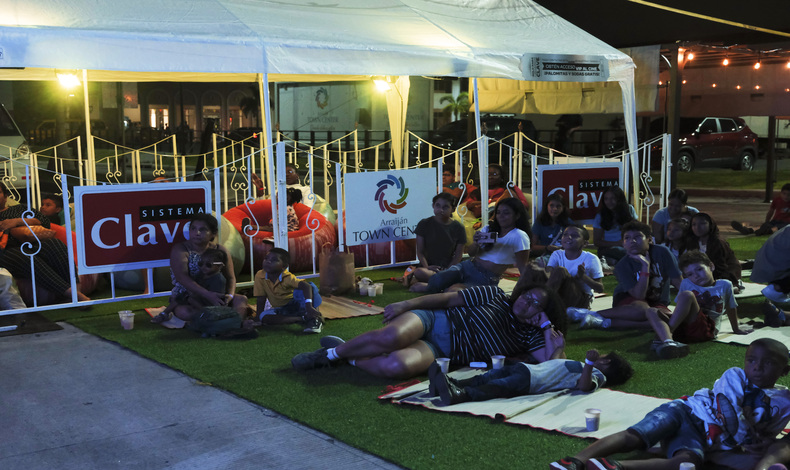Arraijn Town Center realiza el primer cinema al aire libre