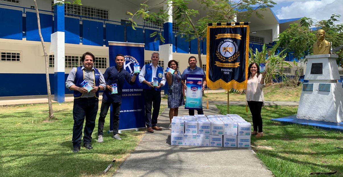 Gracias a Clorox y el Club Kiwanis, m�s de 11,800 ni�os regresar�n a clases con ambientes m�s limpios y desinfectados