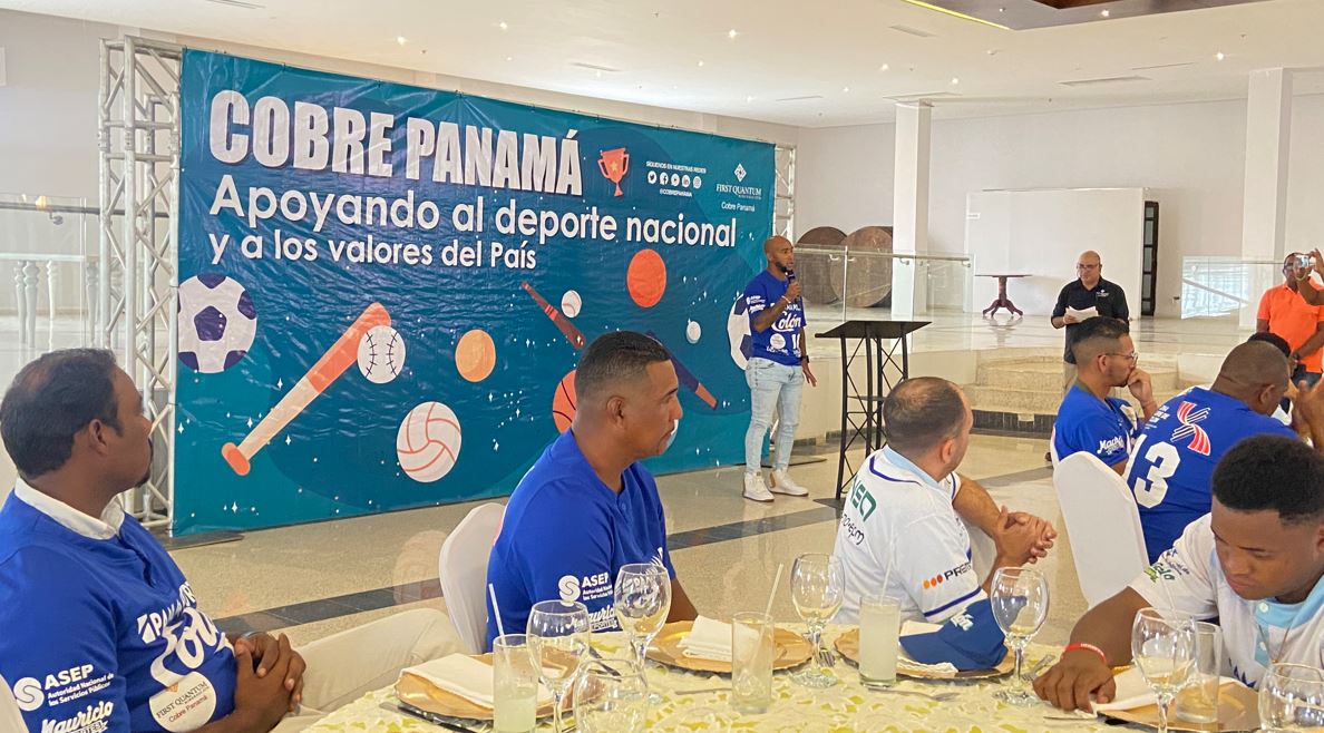 Cobre Panam honra a los Correcaminos de Coln tras ganar el campeonato de bisbol mayor