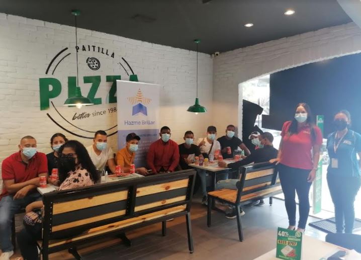 Sistema Coca-Cola y Papa Johns se unen para beneficiar jvenes en condicin de vulnerabilidad