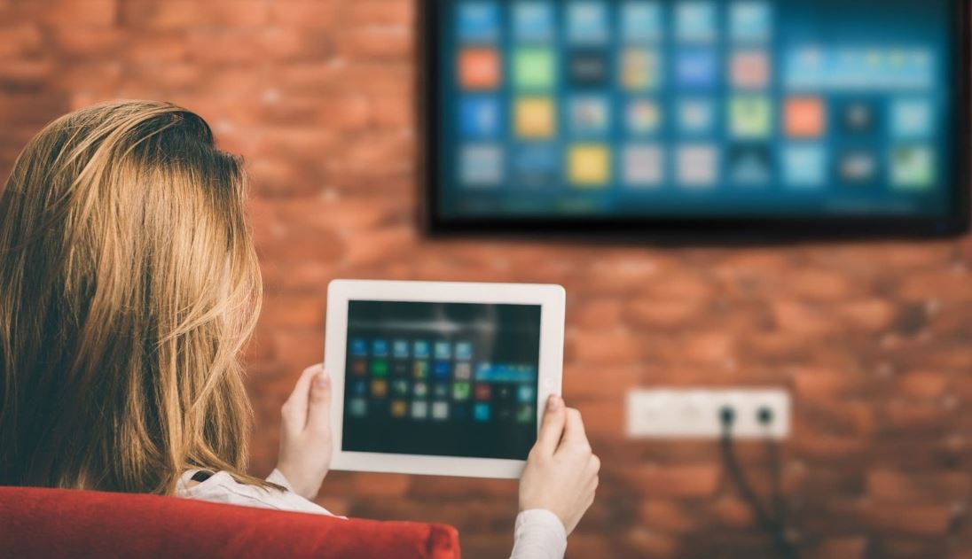 Cmo conectar una tableta a una televisin para trabajar o disfrutar de series y pelculas de mejor manera?