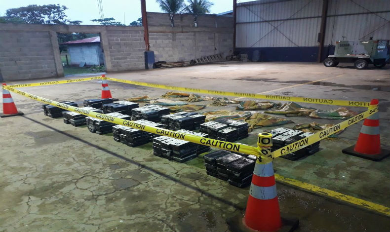 Decomisan 348 paquetes de droga