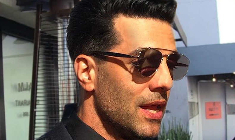 Criss Angel capturado en fotografas con una misteriosa chica