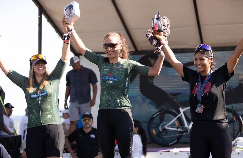 Roberto Herrera y marcia Barrios campeones del Cruce del Istmo