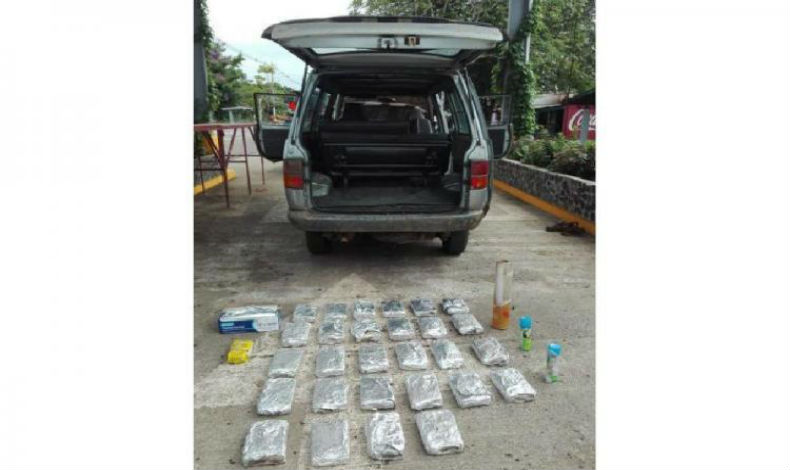 Decomisan 35 paquetes de droga