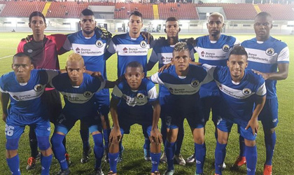 Deportivo rabe Unido no pudo con el Deportivo Centenario