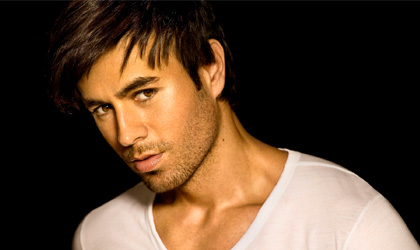 Enrique Iglesias har que le duelan los pies