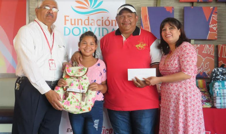 Franquicias Panameas y Fundacin DORVIDA entregan 23 becas