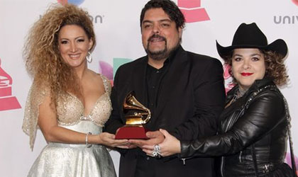 Erika Ender primera mujer panamea en ganar el Latin Grammy