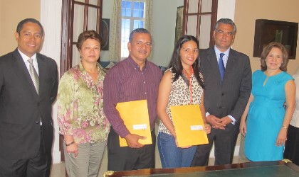 Ganadora del concurso de Oratoria y su asesor, viajan a Espaa
