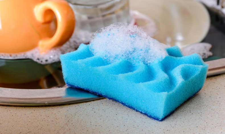 Una esponja de cocina podra tener ms bacterias que el bao de tu casa