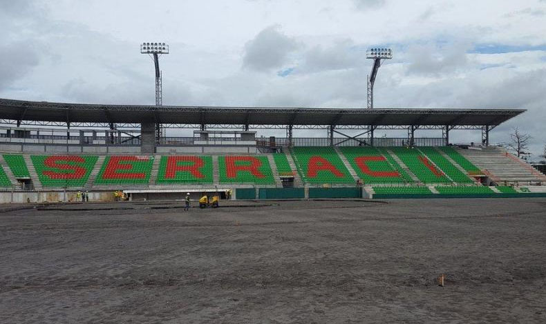 Federico Humbert inspecciona el estadio Kenny Serracn