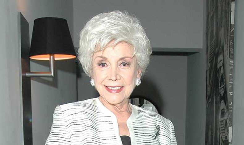 Muere la voz de Cenicienta, Evangelina Elizondo