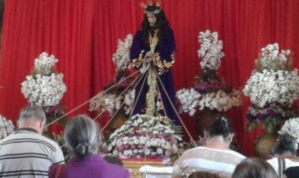 Feligreses veneran figura del Cristo Nazareno en la Baslica menor de San Miguel Arcngel