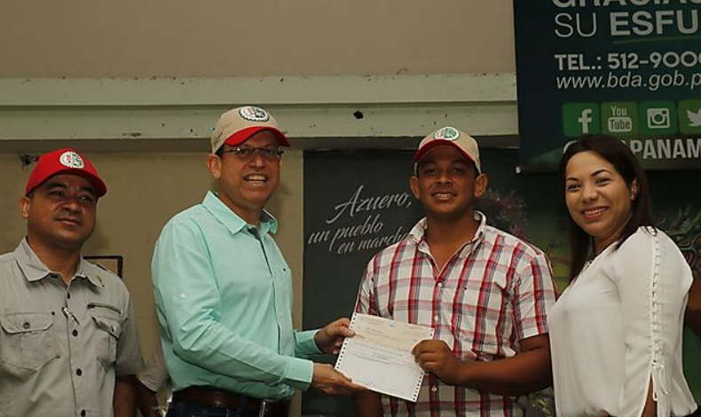 Banco de Desarrollo Agropecuario presente en la Feria de Azuero