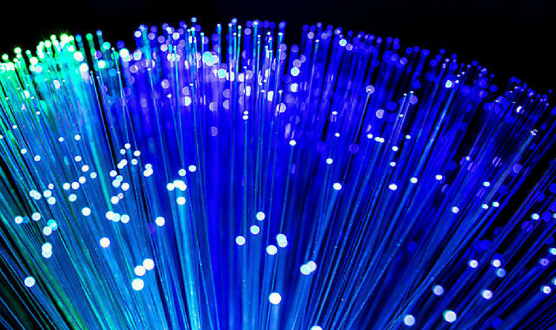 Amplificador podría multiplicar seis veces el alcance de fibra óptica