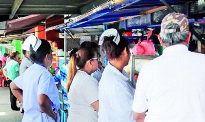 26 puestos de fondas de comida en la Avenida Central