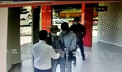 En segundos empleado frustra robo de banco