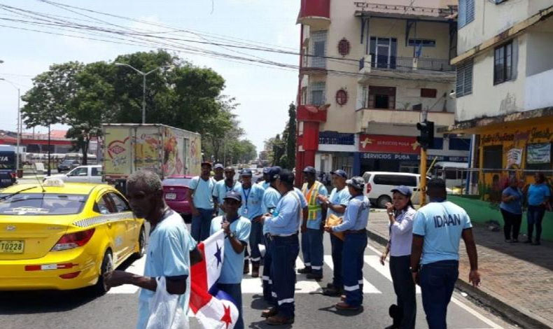 Los trabajadores de IDAAN protestan por ajuste de sueldo