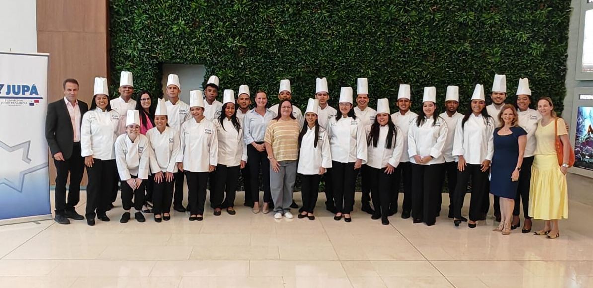 La Fundacin JUP celebra la graduacin de 22 estudiantes del Programa de Asistente de Chefs en la Academia de Artes Culinarias Mise en Place