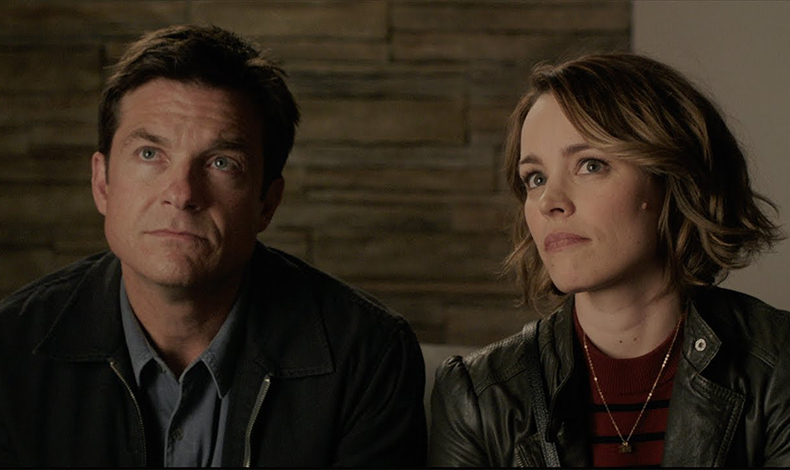 Rachel McAdams y Jason Bateman protagonizan el triler de la comedia Game Night