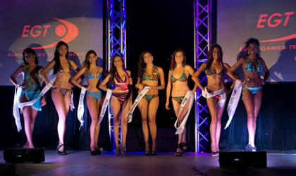 Abril Anria de Komunikasi coronada como la Miss Gaming Panam 2012 en el Trump Ocean Club