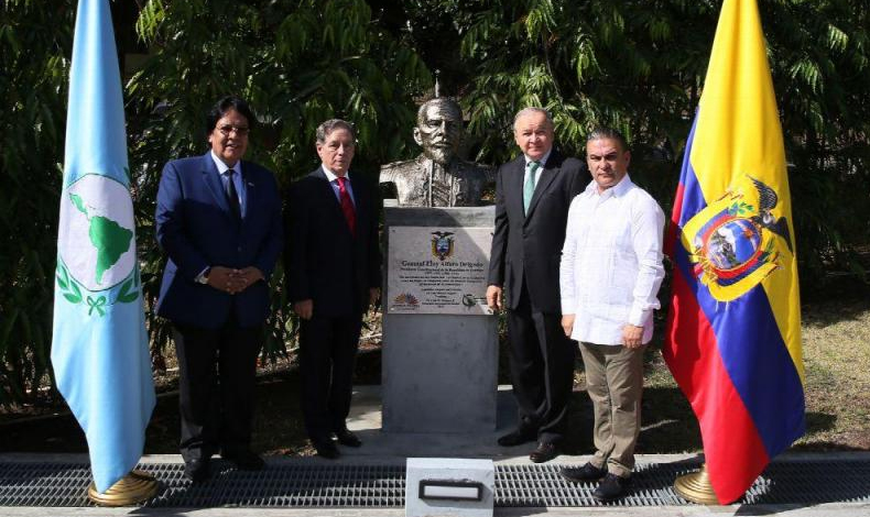 Parlatino tiene nuevo busto del general Eloy Alfaro Delgado