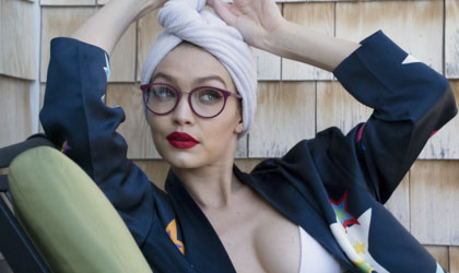 Gigi Hadid colabora con Vogue Eyewear para presentar increble coleccin