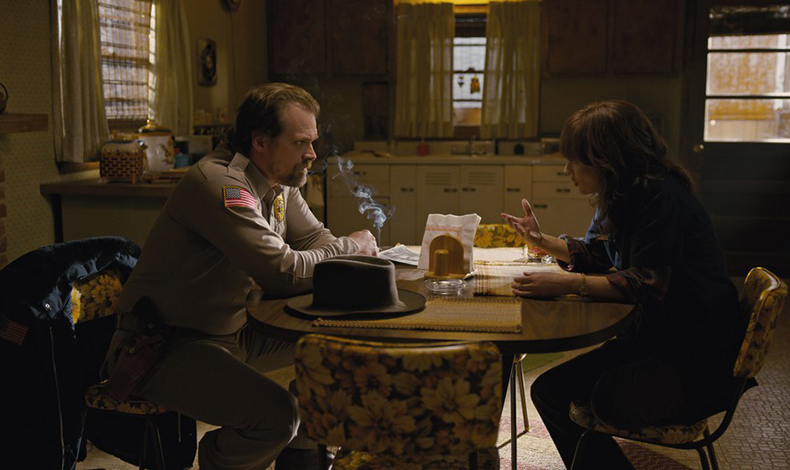 Stranger Things: David Harbour habla sobre un posible romance entre Joyce y Hopper