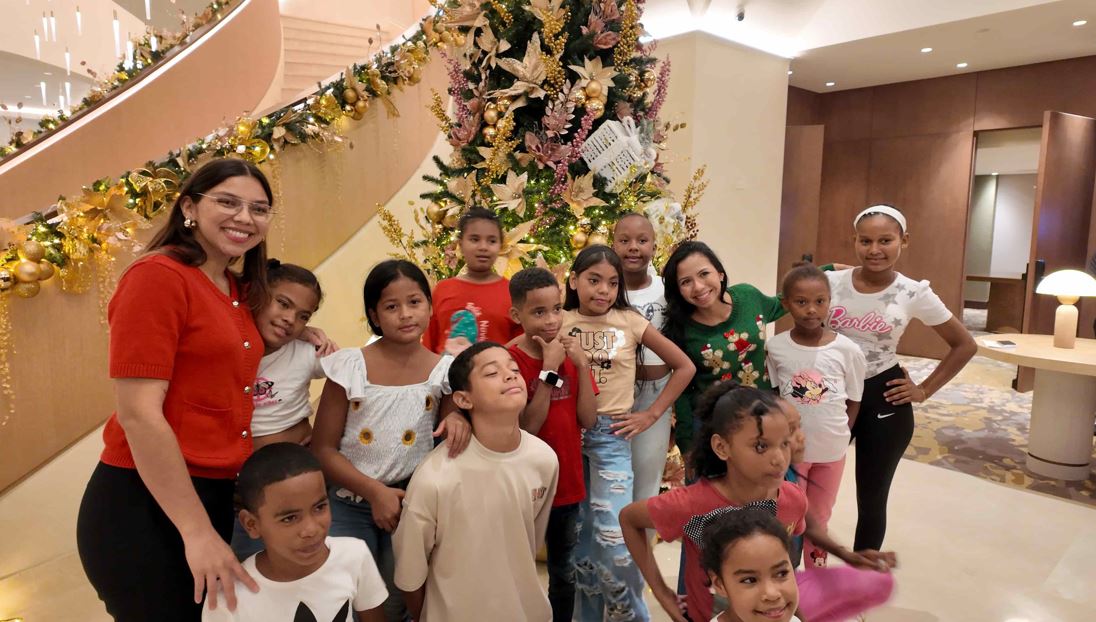 Hyatt Regency Panama City realiza su primera Encendida del �rbol junto a Fundaci�n NiMu