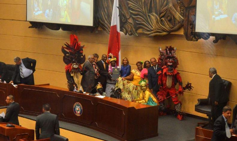 Controversia por apoyo del Inac al Festival de la Pollera Conga y de Bailes de Diablos