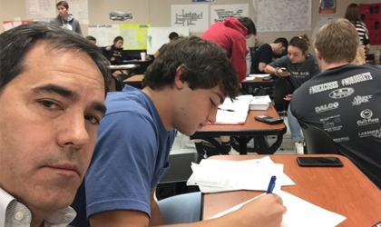 El ingenioso mtodo de un padre para que su hijo preste atencin a clases