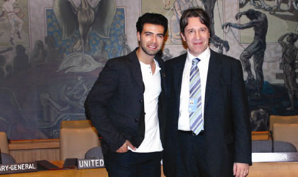 Jencarlos Canela lleg con su Record Guinness hasta la Sede de la O.N.U.