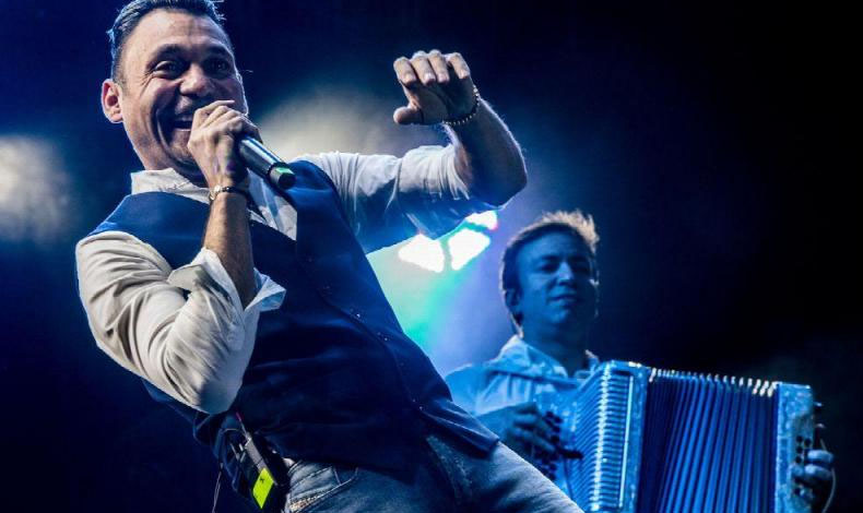 Jean Carlos Centeno y Ulpiano Vergara en concierto