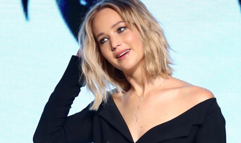 Jennifer Lawrence vivi bochornoso momento al vomitar en medio de un show de Broadway