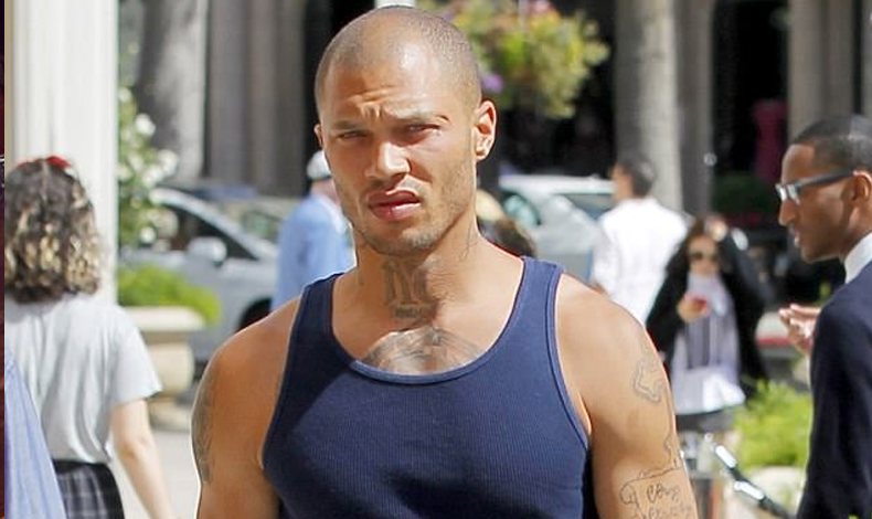 Jeremy Meeks disfruta de la compaa de otra mujer