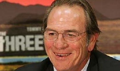 Tommy Lee Jones proteger a Robert De Niro y Michelle Pfeiffer en Malavita