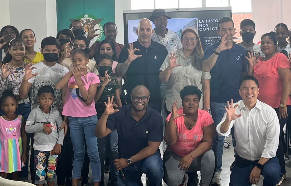 Jvenes Colonenses aprenden sobre arte