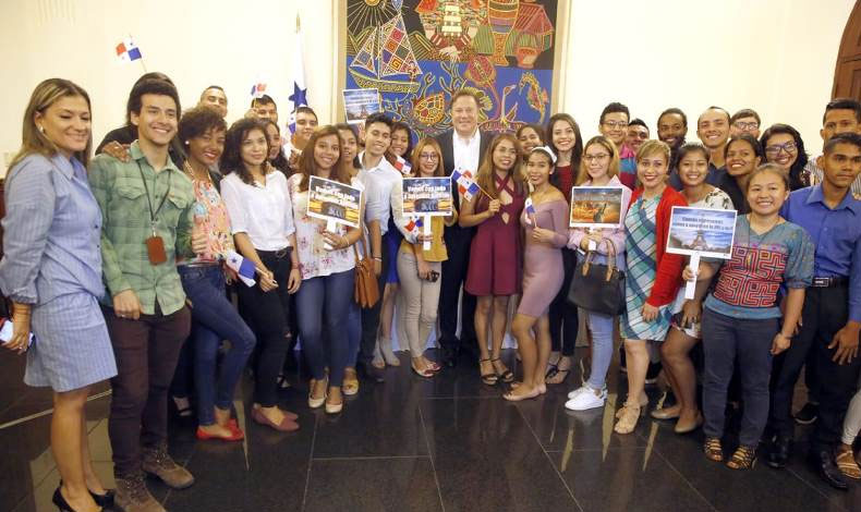 Jvenes guas se especializaran en varios idiomas para la JMJ