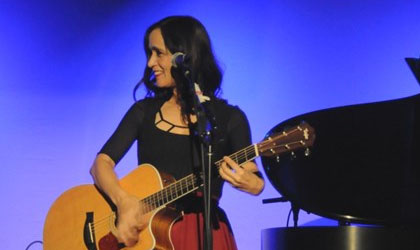 Julieta Venegas ofrece declaraciones con respecto a Mxico y EE.UU.