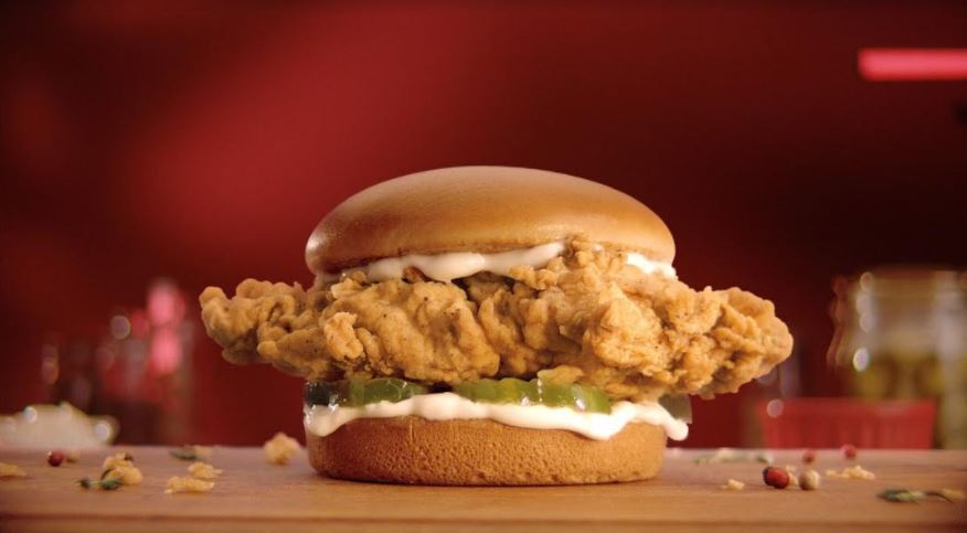 Si eres amante del pollo y los emparedados, KFC te volar la cabeza con su nuevo lanzamiento; El #KentuckyChickenSandwich