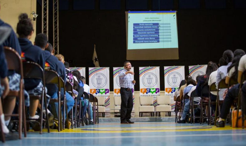 MITRADEL orienta a graduandos de bachilleratos