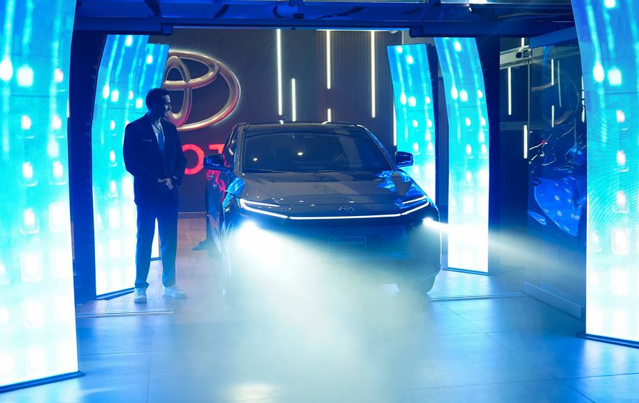 Ricardo P�rez presenta en Panam� el nuevo BZ4X, su primer primer veh�culo 100% el�ctrico