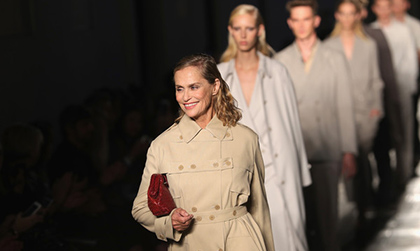 Lauren Hutton modela a sus 73 aos para Bottega Veneta