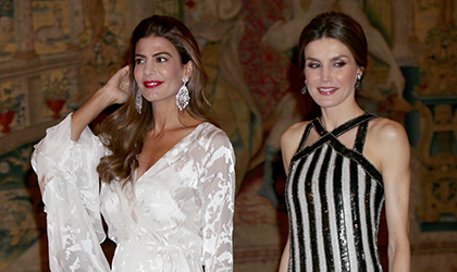 La Reina Letizia sorprende una vez ms con su look de gala