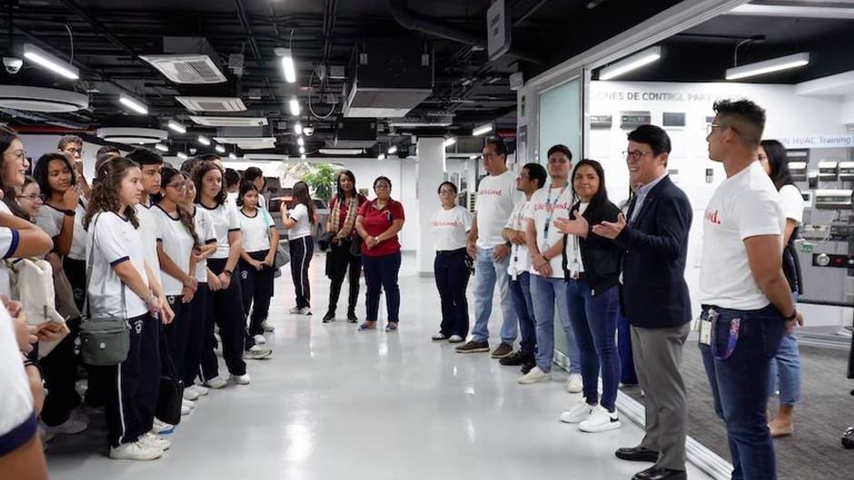 Fomentando el Futuro: Estudiantes del Colegio San Agustn Exploran el Mundo STEAM en LG Electronics Panam