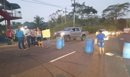 Habitantes de Ro Gatn en Coln protestan por falta de agua