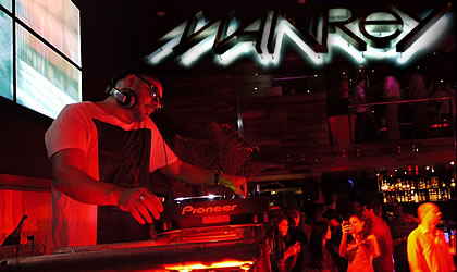 Roger Sanchez en el MANREY destruye el dancefloor en Panam